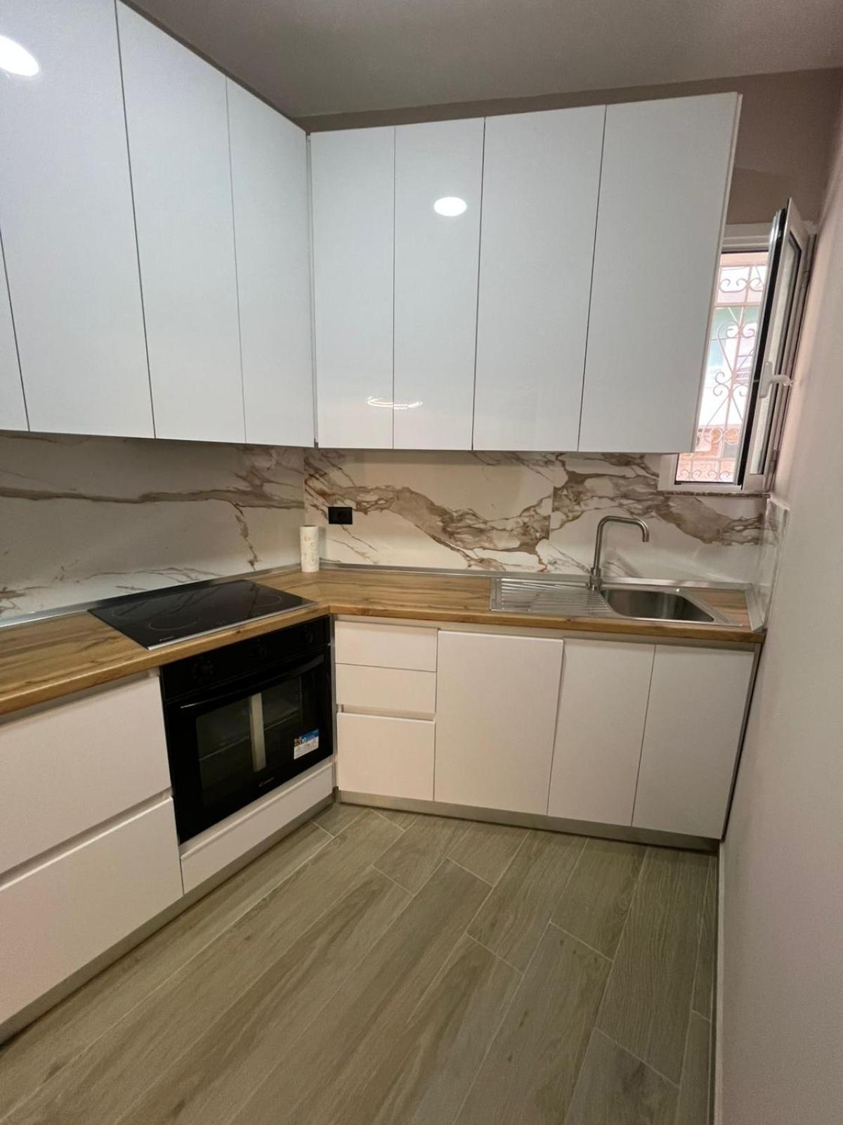 Large Apartment Vlorë エクステリア 写真